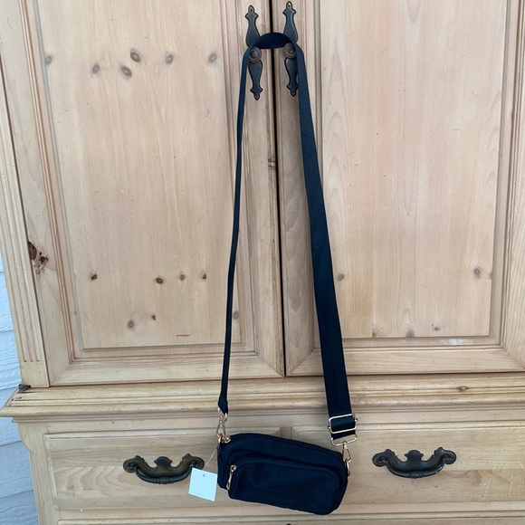 NWT Crossbody Bag with adjustable strap - two pockets - Picture 7 of 8